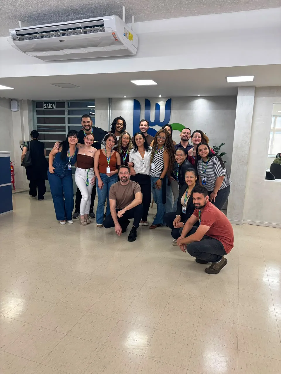 Equipe da Escalar reunida com cliente